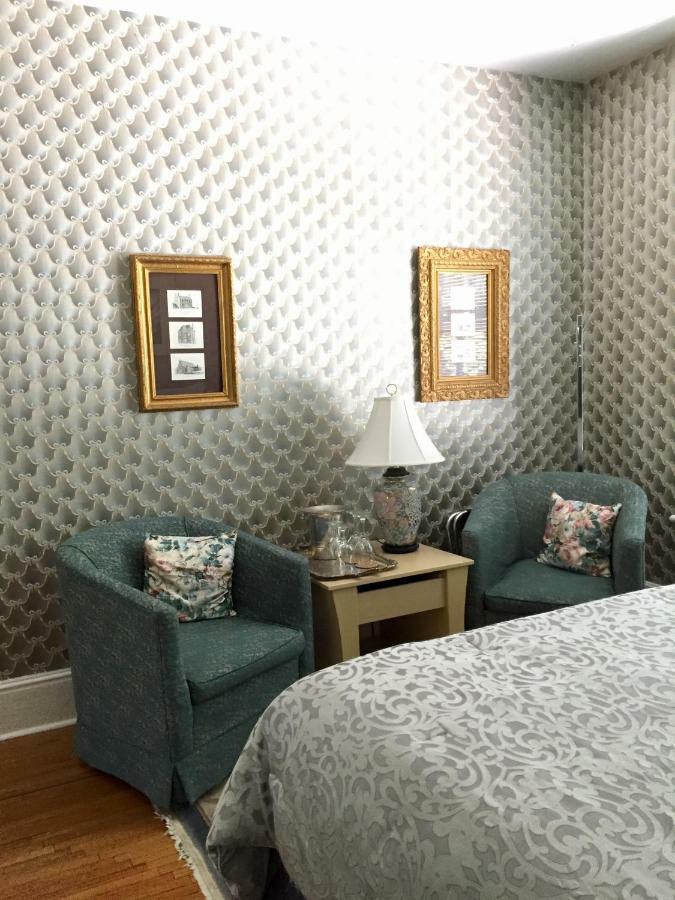 Trinity House Inn แกเนอนอเคว ภายนอก รูปภาพ