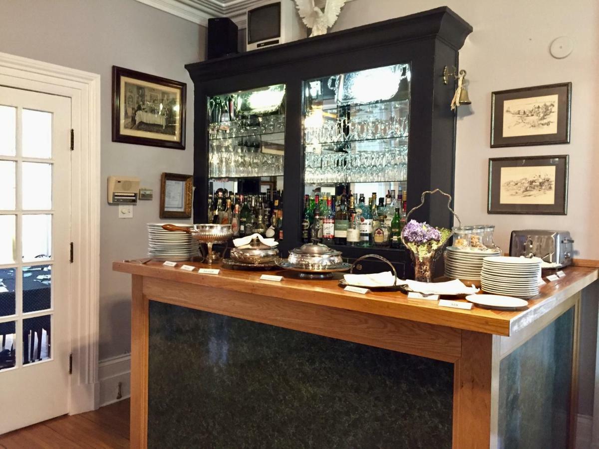 Trinity House Inn แกเนอนอเคว ภายนอก รูปภาพ
