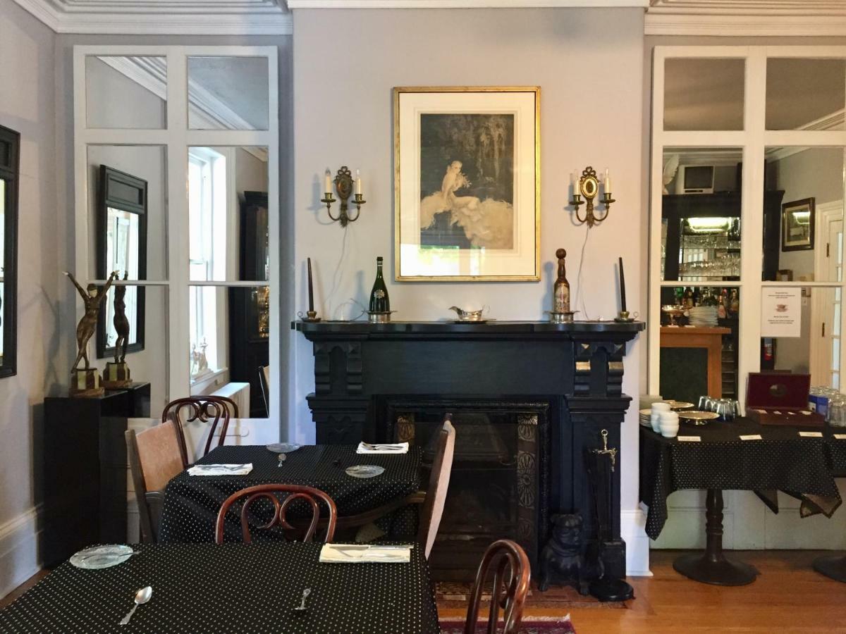 Trinity House Inn แกเนอนอเคว ภายนอก รูปภาพ